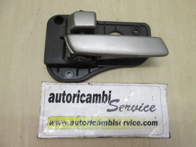 NOTRANJA KLJUKA  OEM N. 82613-UN000 ORIGINAL REZERVNI DEL KIA CARENS UN MK3 (2006 - 2013) DIESEL LETNIK 2008