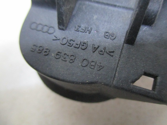 ZUNANJA KLJUKA SPREDNJA DESNA VRATA OEM N. 4B0839885 ORIGINAL REZERVNI DEL AUDI A3 MK2 8P 8PA 8P1 (2003 - 2008)BENZINA LETNIK 2005